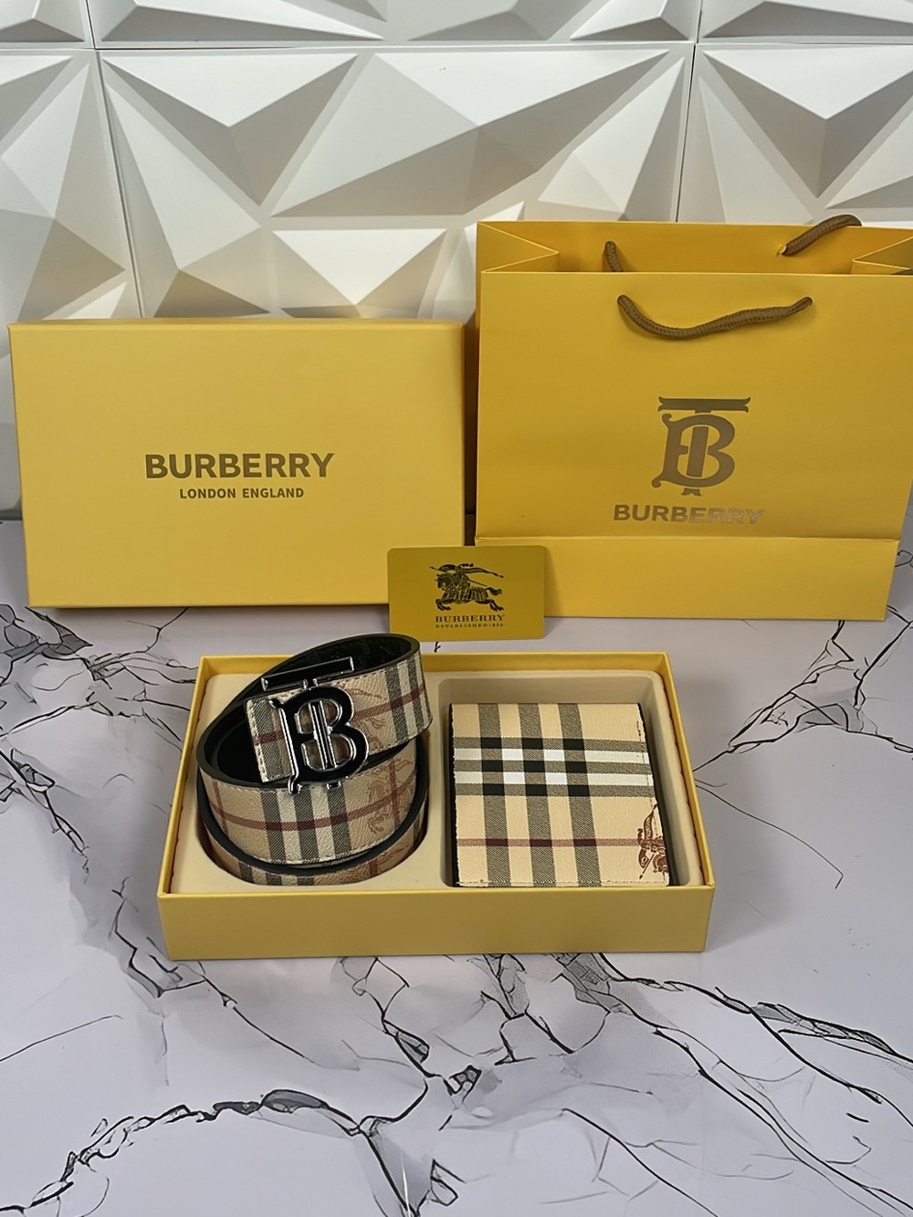 Burberry Beige and Black TB Buckle Belt with Matching Wallet Gift Set